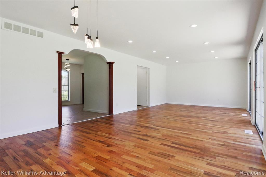 5262 Kingsfield Drive, West Bloomfield, MI — Photo 10