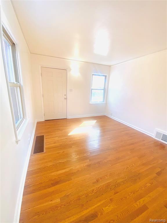 734 Highland Street, Wyandotte, MI 48192 — Photo 9