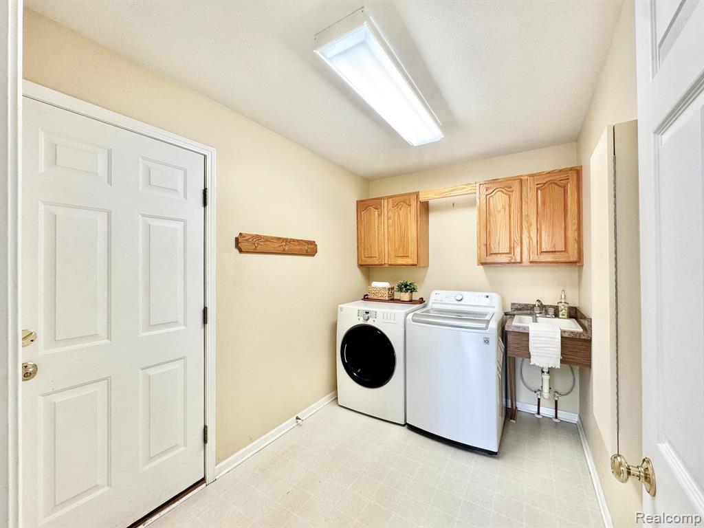 6349 Kings Court, Flushing, MI 48433 — Photo 10