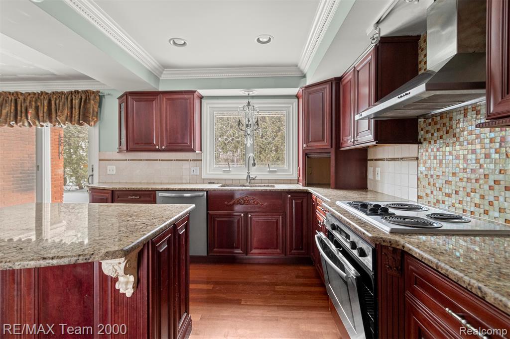 741 Briarcliff Drive, Grosse Pointe Woods, MI 48236 — Photo 24