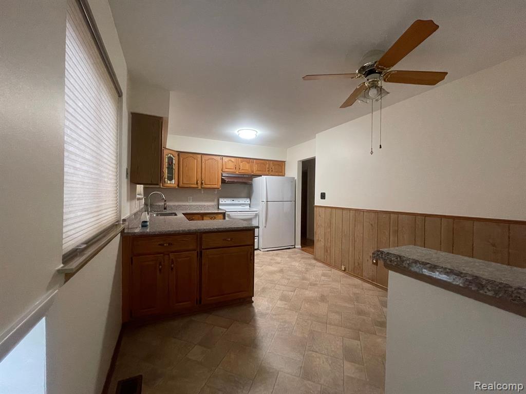6585 FENTON Street, Dearborn Heights, MI 48127 — Photo 3