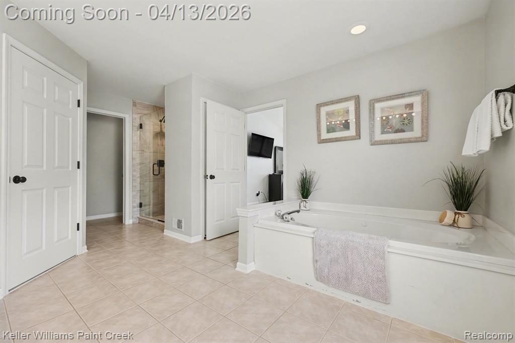 18124 Bayside Drive, Macomb, MI 48042 — Photo 12