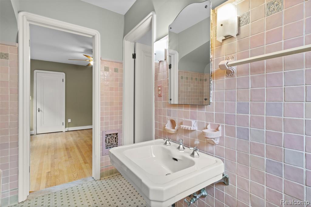 18925 Birchcrest Drive, Detroit, MI 48221 — Photo 33