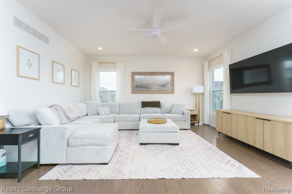 8030 CARSTON Lane, Brighton, MI 48116 — Photo 8