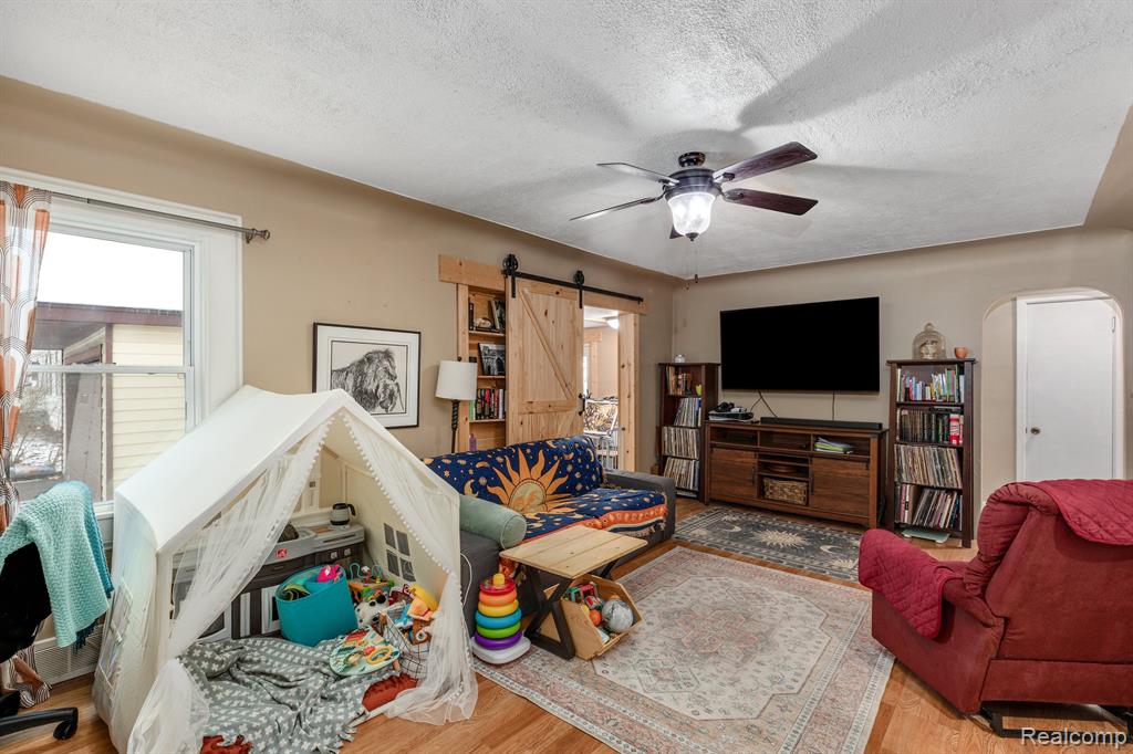 6092 Northrup Drive, Waterford, MI 48329 — Photo 9