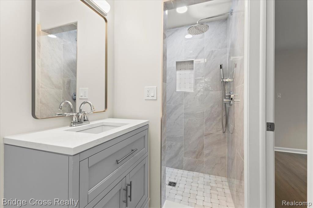 17537 Roseland Boulevard, Lathrup Village, MI 48076 — Photo 29