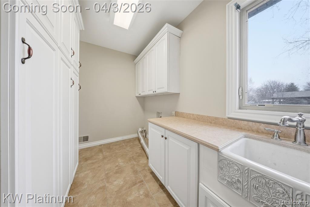 48877 Point Lakeview Drive, Chesterfield, MI 48047 — Photo 40