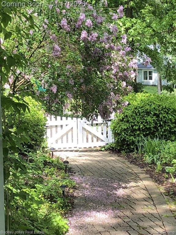 539 Bonnie Circle, Howell, MI 48843 — Photo 39