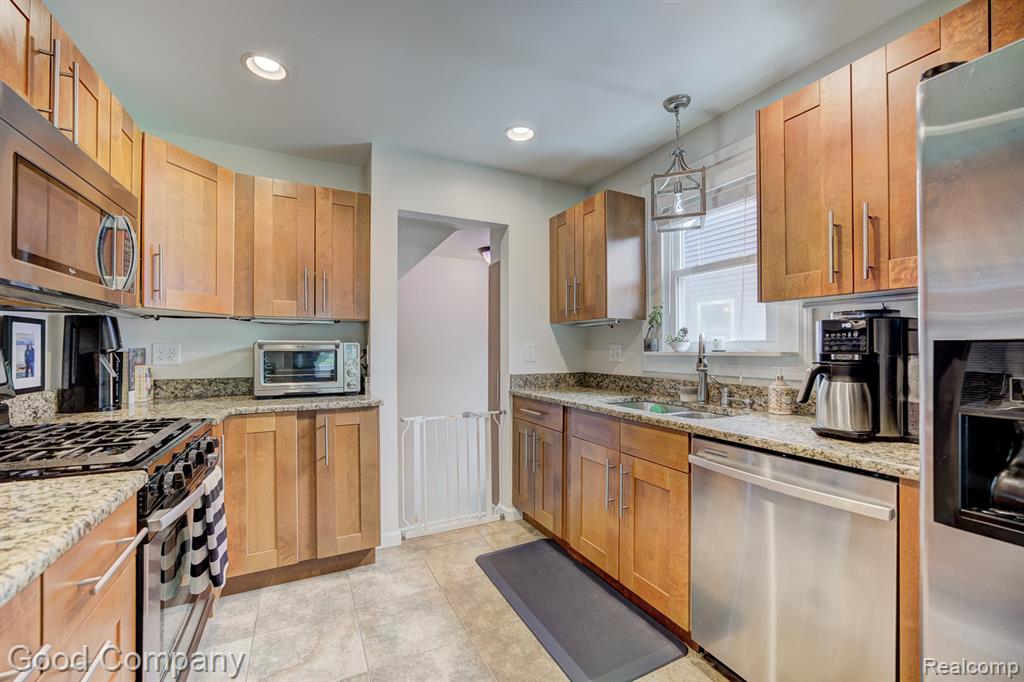 812 N Edgeworth Avenue, Royal Oak, MI 48067 — Photo 10