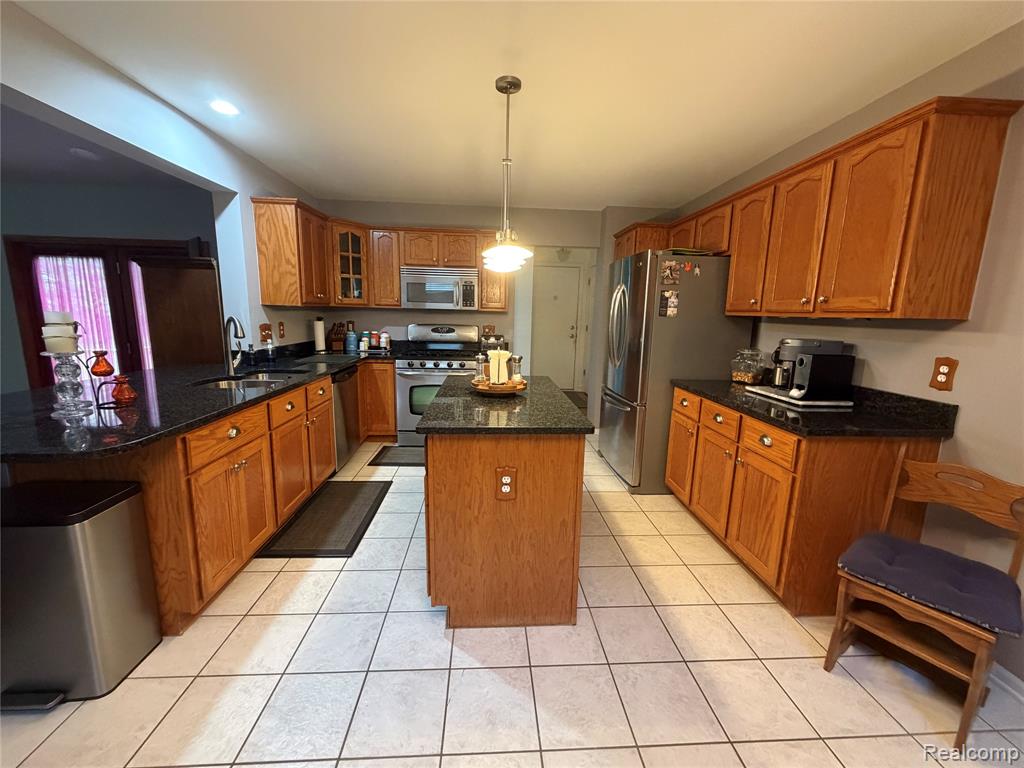 490 Cove View Drive, Waterford, MI 48327 — Photo 21