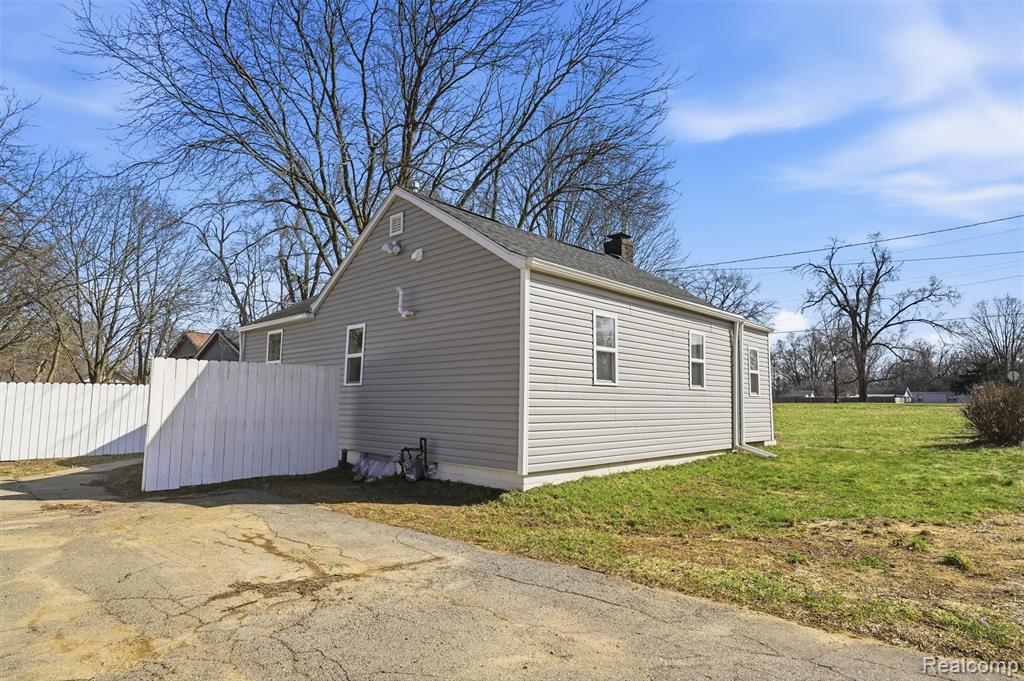 2335 Holmes Road, Ypsilanti, MI 48198 — Photo 19