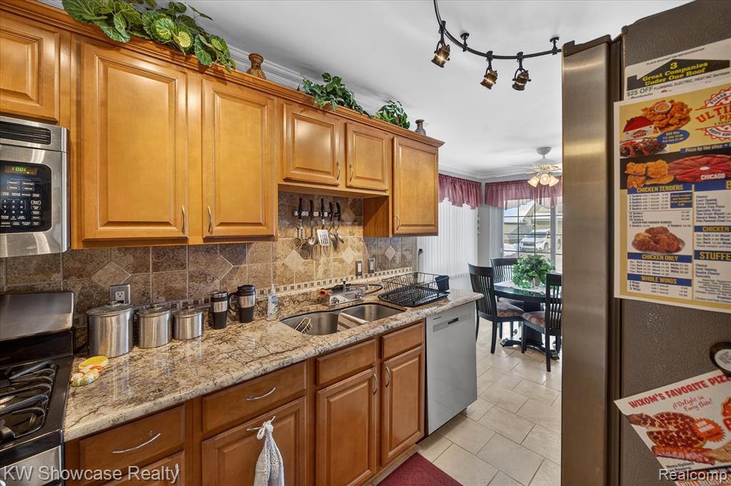 802 Red Maple Lane, Wixom, MI 48393 — Photo 11