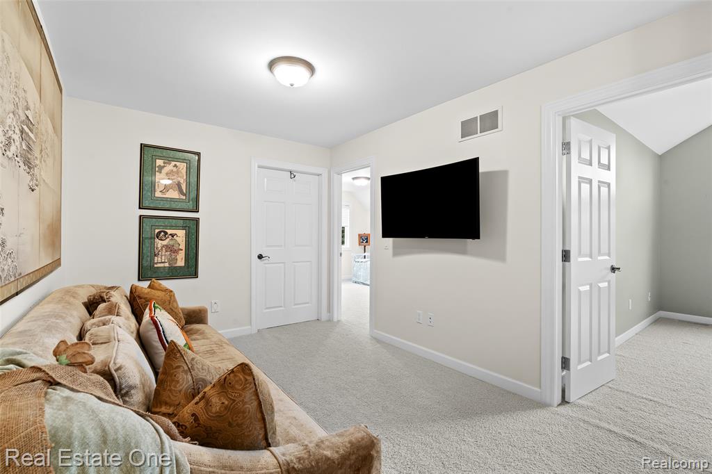 16048 Pine Bluff Court, Fenton, MI 48430 — Photo 16