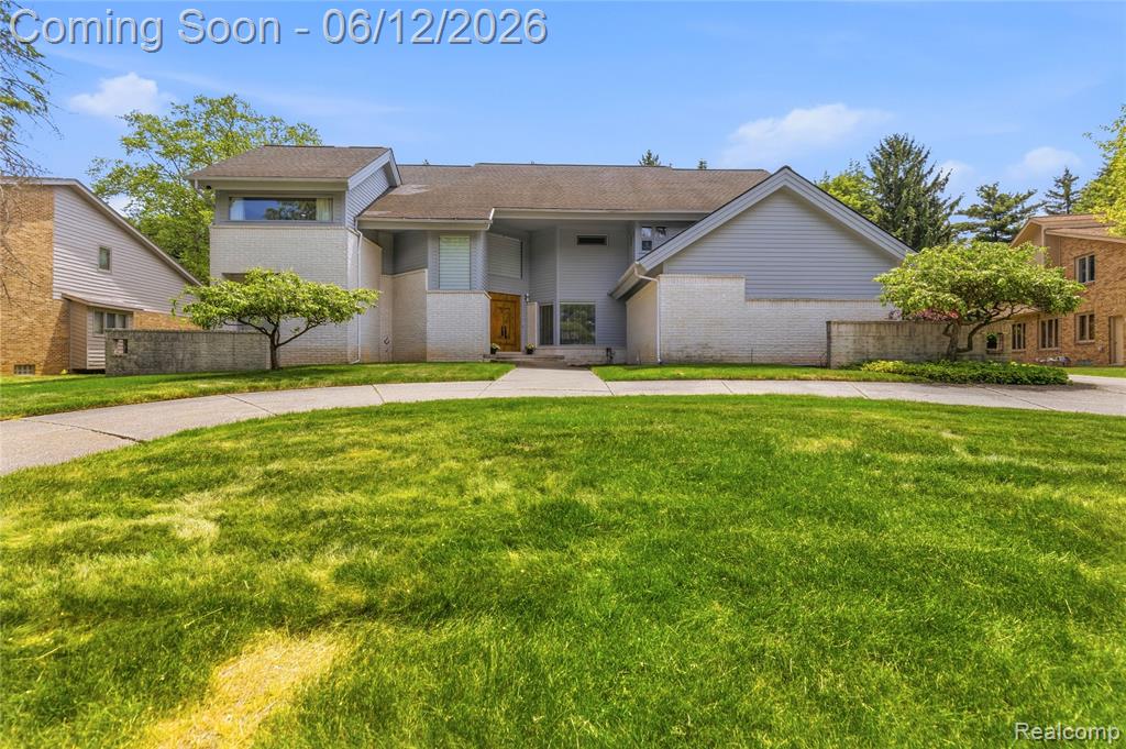4057 Fox Lake Drive, Bloomfield Hills, MI 48302 — Photo 2