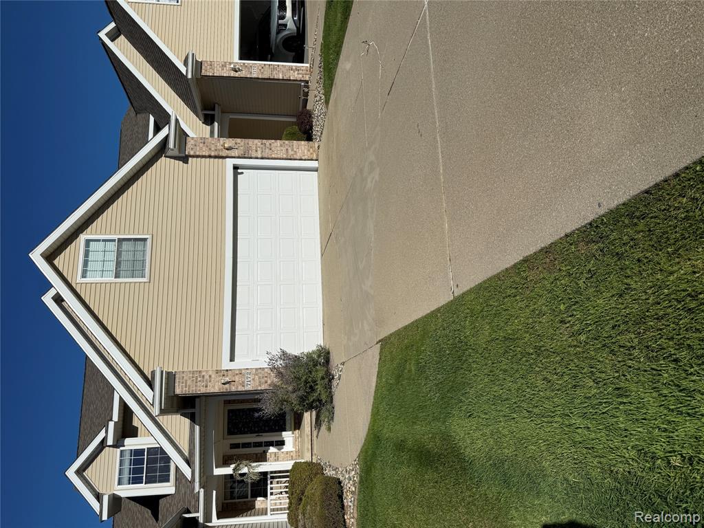 7172 Kings Way, Flushing, MI 48433 — front exterior