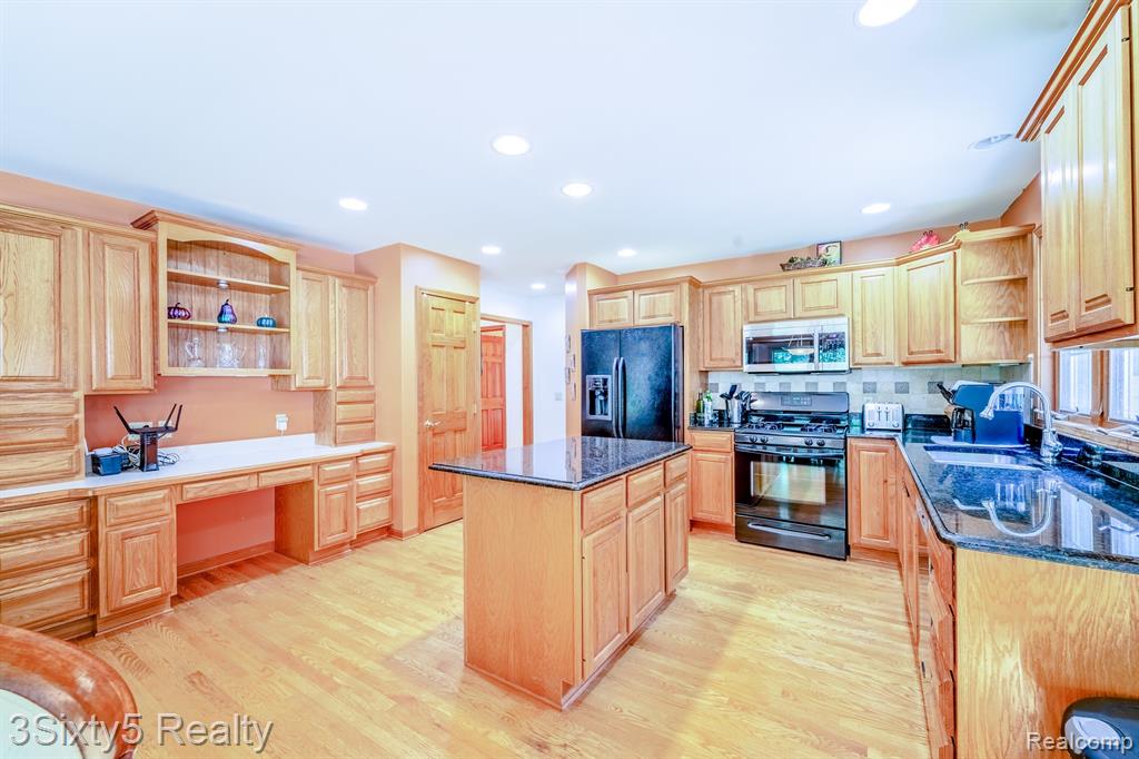 597 Country Meadows Trail, Ortonville, MI 48462 — Photo 15