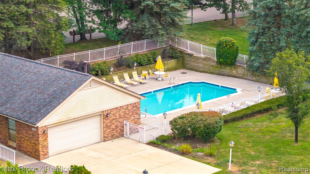 29664 Pine Ridge Circle, Farmington Hills, MI 48331 — Photo 33