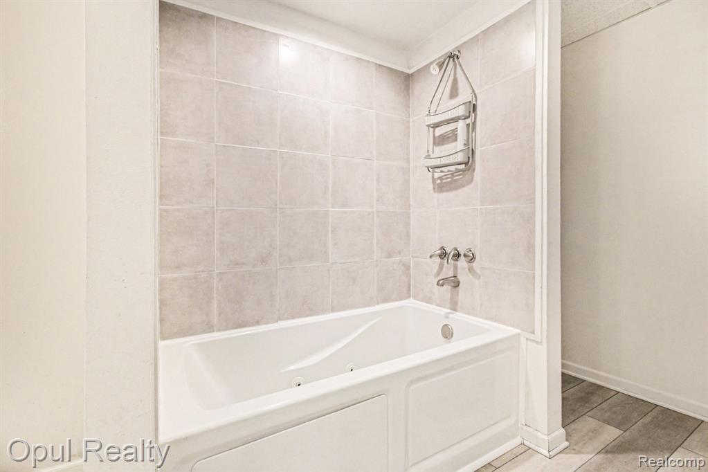3575 Clark Circle, Commerce Twp, MI 48382 — Photo 26