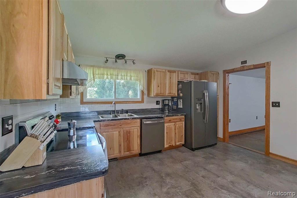 5920 CAMPBELL CORNERS Drive, Howell, MI 48855 — Photo 7