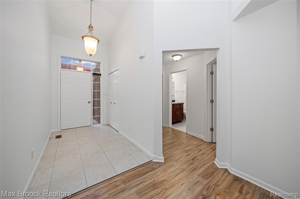 4852 Burberry Drive, Warren, MI 48092 — Photo 6