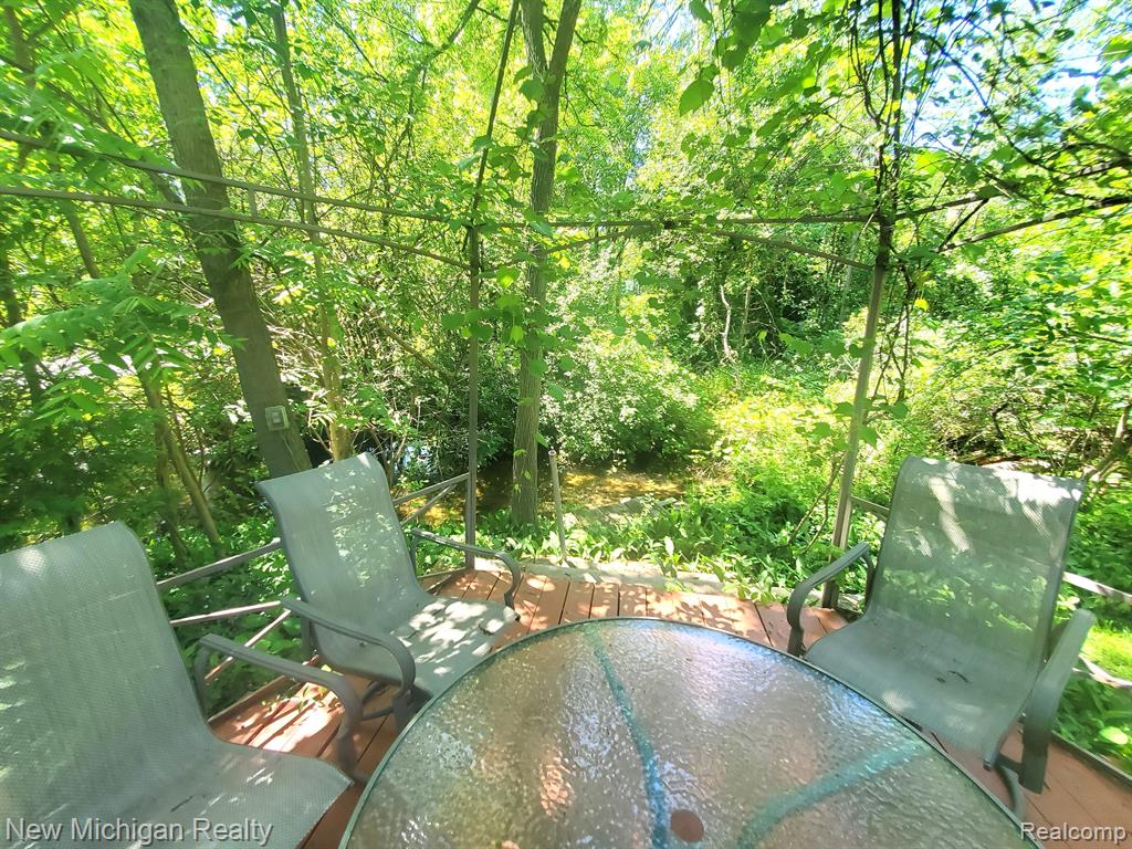 5535 WILLOW VALLEY Drive, West Bloomfield, MI — Photo 12