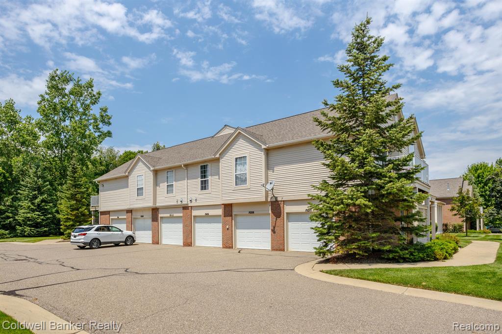 19106 CHESAPEAKE Circle, Walled Lake, MI 48390 — Photo 4