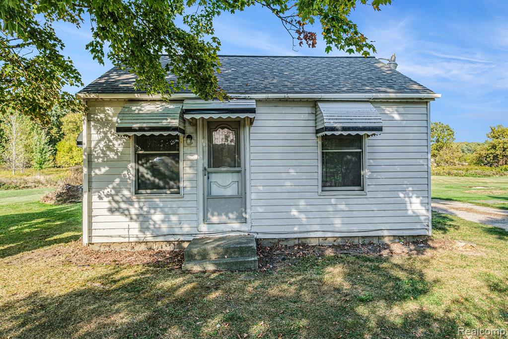 10126 McEnrue Road, Swartz Creek, MI 48473 — Photo 2
