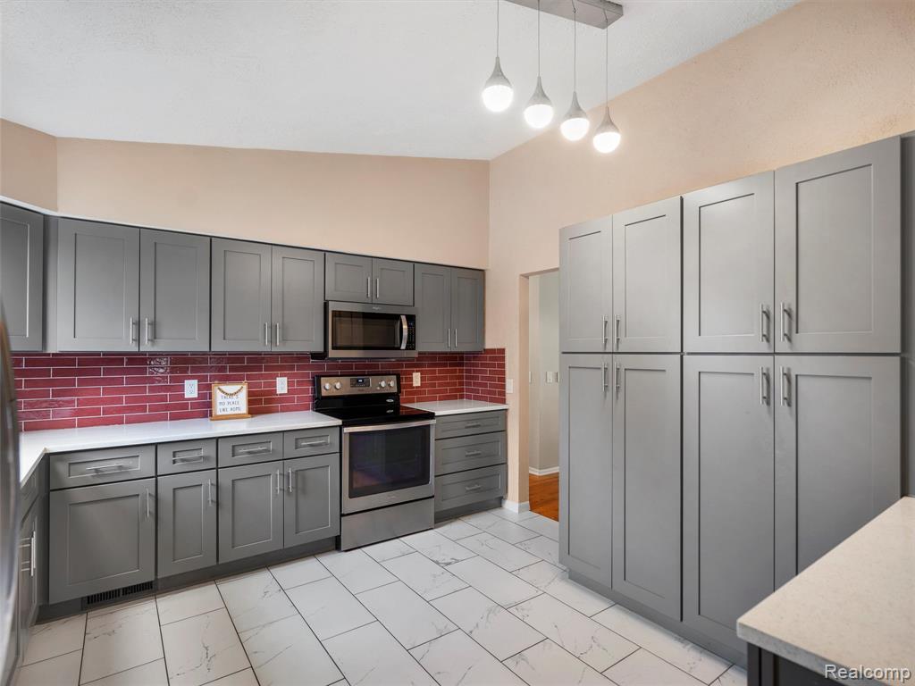 890 Darwin Place Court, Rochester Hills, MI 48307 — Photo 12