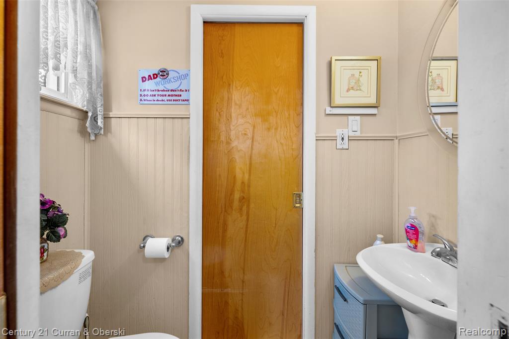 8423 Norborne Avenue, Dearborn Heights, MI 48127 — Photo 9