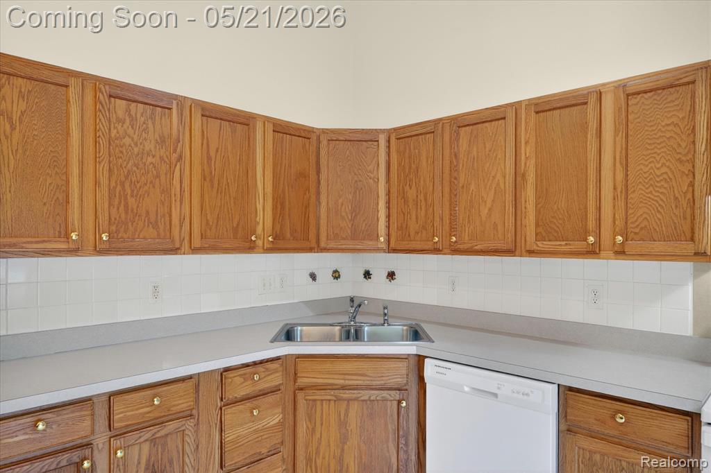 1607 Cedarwood Drive, Flushing, MI 48433 — Photo 13