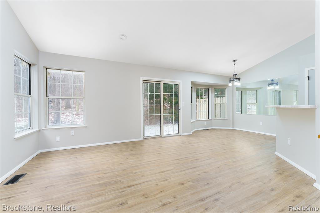 886 Whisperwood Trail, Fenton, MI 48430 — Photo 2