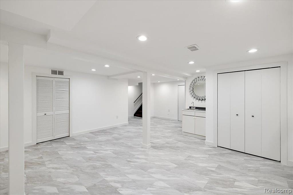 1570 S HILL Boulevard, Bloomfield Hills, MI 48304 — Photo 29