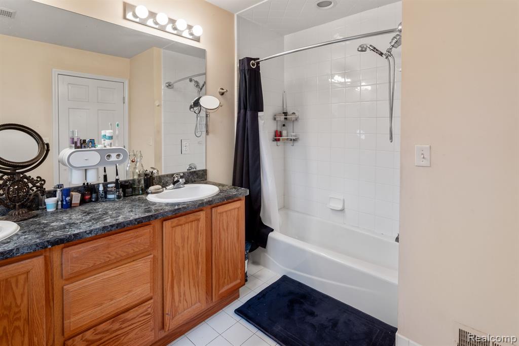 605 James Circle, Royal Oak, MI 48067 — Photo 16