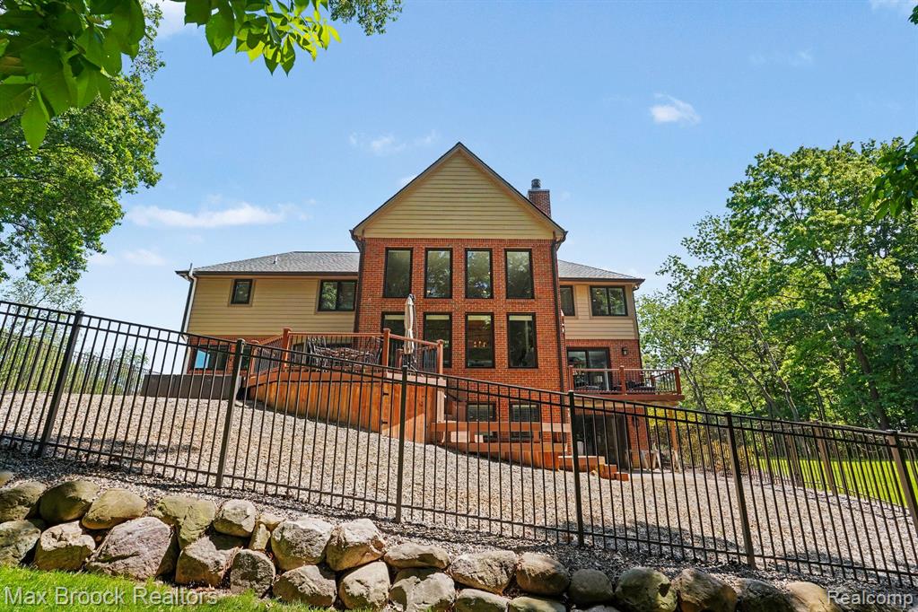 1300 Oak Hollow Drive, Milford, MI 48380 — Photo 44