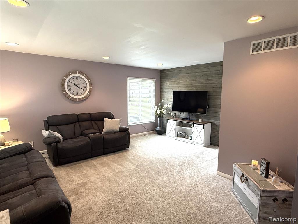 27860 Park Court, Madison Heights, MI 48071 — Photo 5
