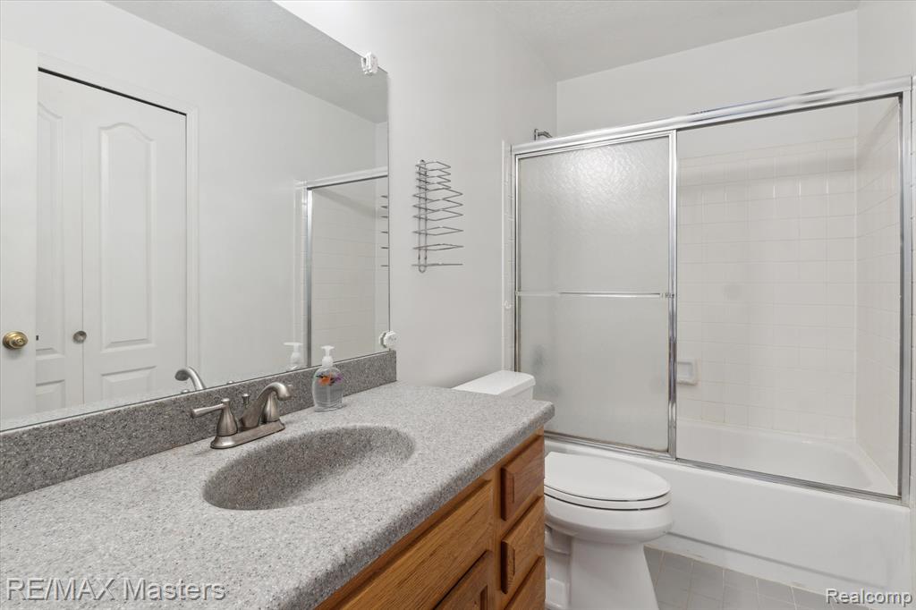 22571 Silver Creek Drive, 16, Woodhaven, MI 48183 — Photo 11