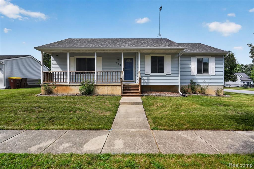 769 Town Trail, Pinckney, MI 48169
