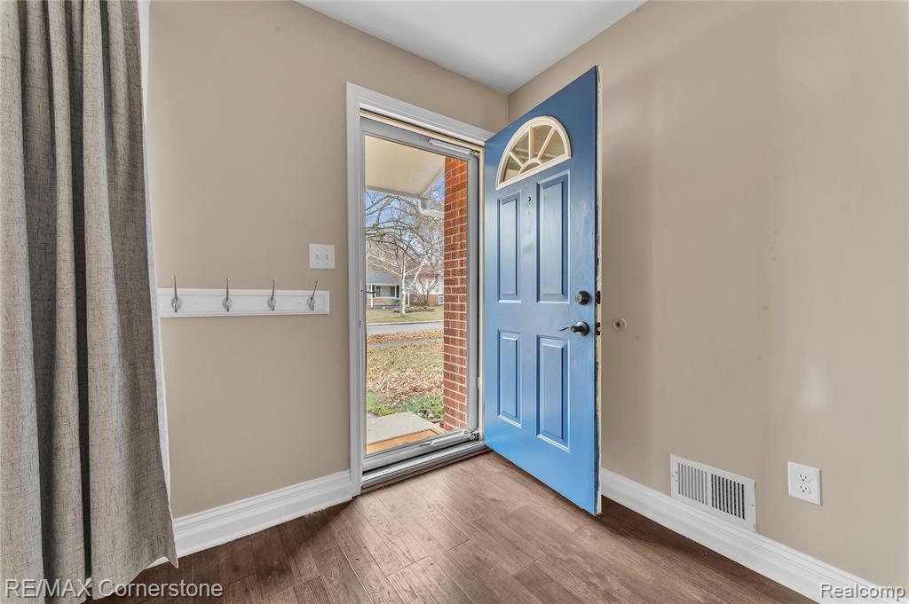 6797 Chirrewa Street, Westland, MI — Photo 2