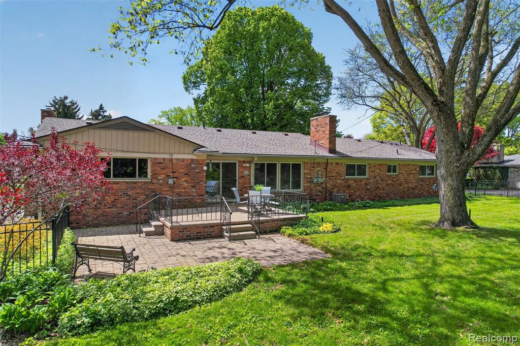 857 Helston Road, Bloomfield, MI 48304 — Photo 33