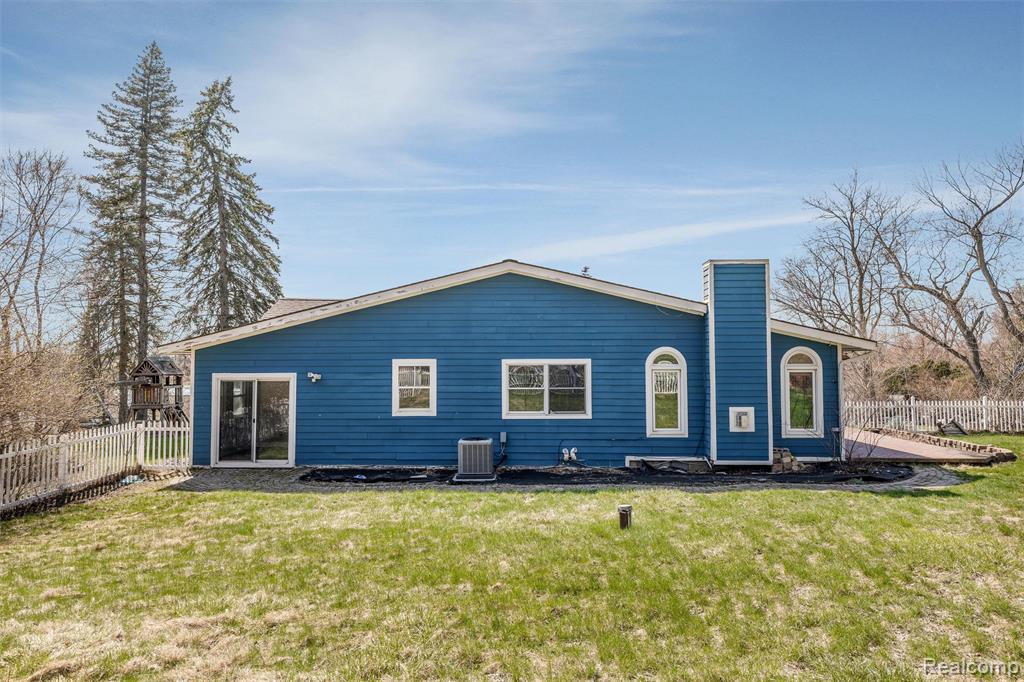 590 Hillwood, White Lake, MI 48383 — Photo 37