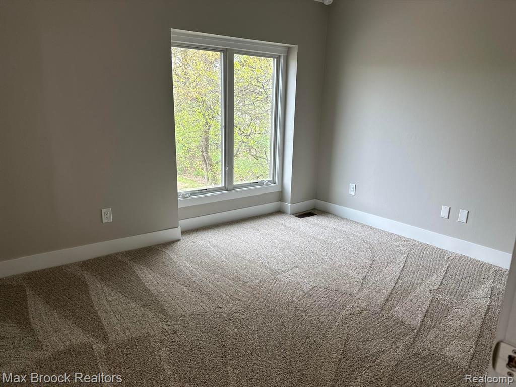 4347 FOXPOINTE Drive, West Bloomfield, MI 48323 — Photo 13