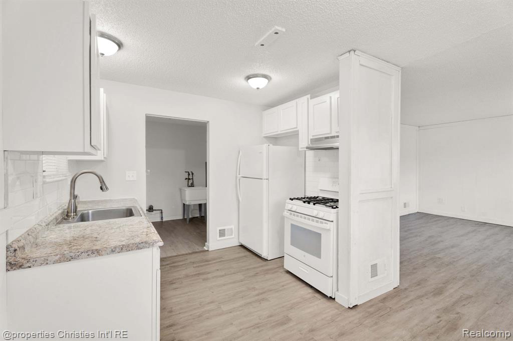 6516 Oak Street, Taylor, MI 48180 — Photo 11