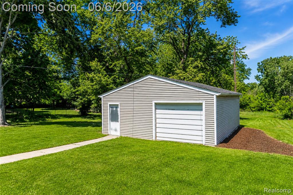 70 W Hamlin Road, Rochester Hills, MI 48307 — Photo 37