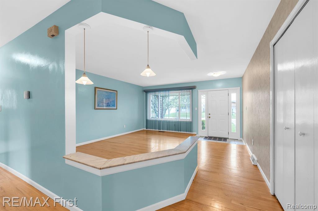 4191 ANGELINE Drive, Sterling Heights, MI 48310 — Photo 6