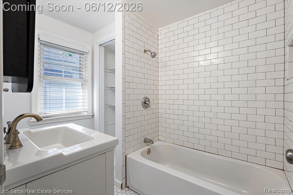 451 Moran Road, Grosse Pointe, MI 48236 — Photo 22
