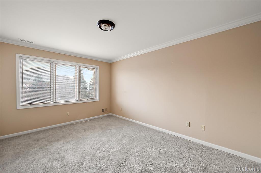 5744 Lochmoor Court, Rochester, MI 48306 — Photo 38