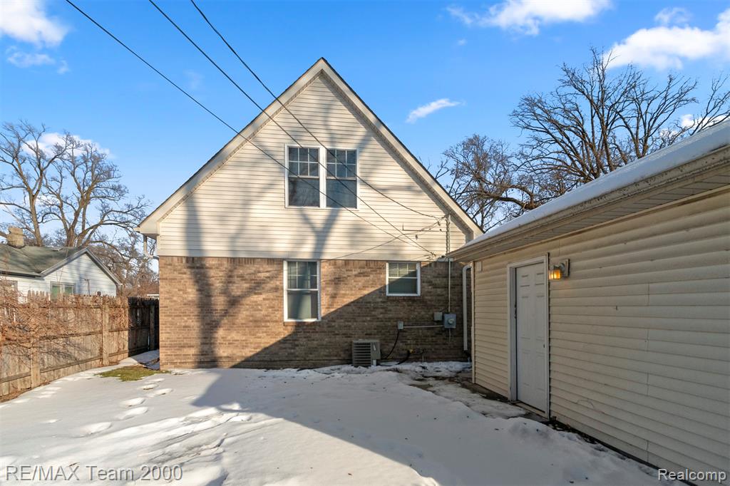 21025 Glen Lodge Road, Ferndale, MI 48220 — Photo 40