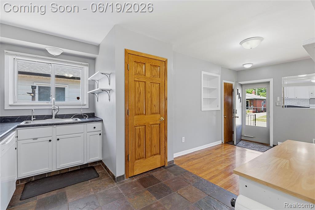7228 Sterling Street, Center Line, MI 48015 — Photo 3