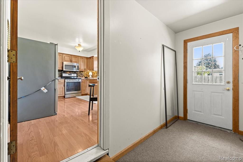 5516 Cleary Drive, Waterford, MI 48329 — Photo 17