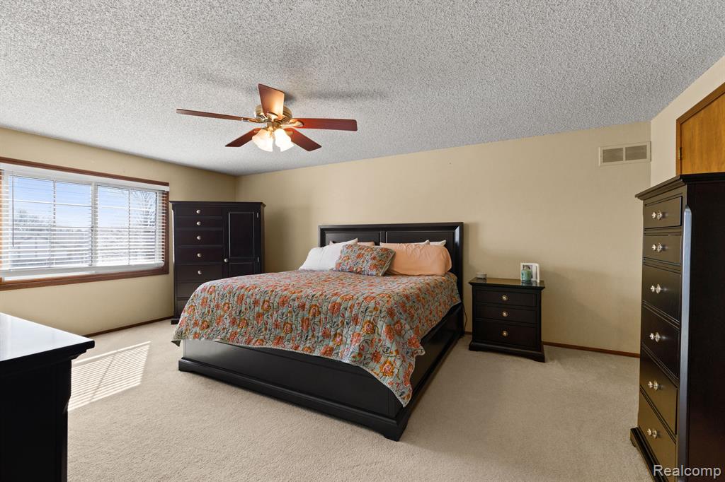 47387 MEADOWBROOK Drive, Macomb, MI 48044 — Photo 24